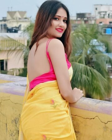 PROMOTIONS AVAILABLE  Follow @being_traditionall
#saree #pinkvilla #sareedrapin...