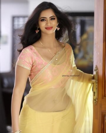 PROMOTIONS AVAILABLE
Follow @being_traditionall
In FRAME-- Neha Krishna
#saree...