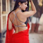 Follow @being_traditionall
In frame-- @pspreetisinghofficial
#saree #sareeblous...
