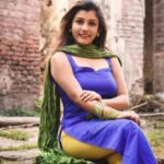 Follow @being_traditionall
In frame-- @_bongprincess_
#saree #sareeblousedesig...