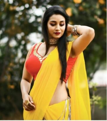 Follow @being_traditionall
In frame-- @iam_bhanusri
#saree #sareeblousedesigns ...