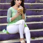 Follow @being_traditionall
In frame-- #saree #sareeblousedesigns #sareedraping ...