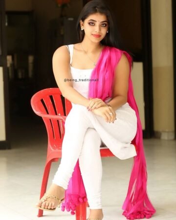 Follow @being_traditionall
In frame-- yamini bhaskar#saree #sareeblousedesign...