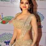 Follow @being_traditionall
In frame-- Urvashi Rautela
#saree #sareeblousedesign...