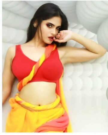 Follow @being_traditionall
In frame-- NAINA GANGULY  #nainaganguly #saree #sare...